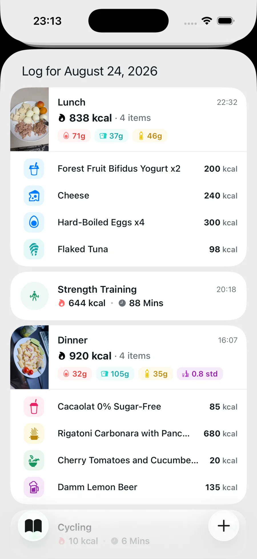 The day's log: a 920 kcal dinner split into rigatoni carbonara, a drink, cherry tomatoes and a beer, each with its own calories